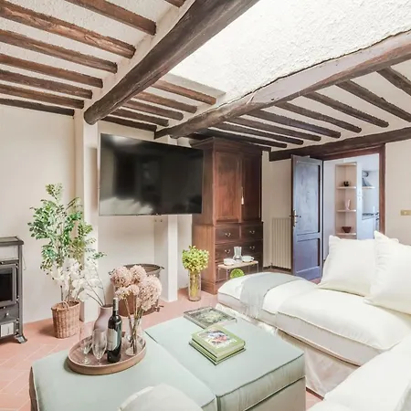 Refined Escape In The Heart Of Tuscany Villa