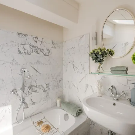 Refined Escape In The Heart Of Tuscany Lucca