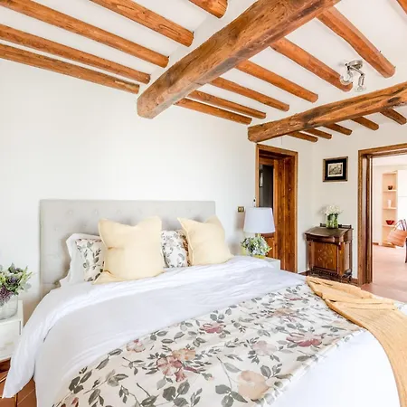 Refined Escape In The Heart Of Tuscany Lucca