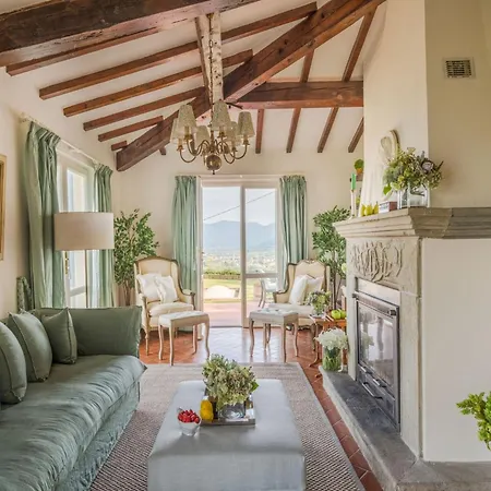 Refined Escape In The Heart Of Tuscany Villa