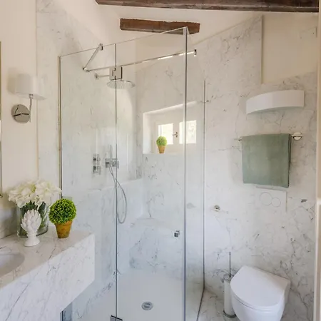 Refined Escape In The Heart Of Tuscany Lucca